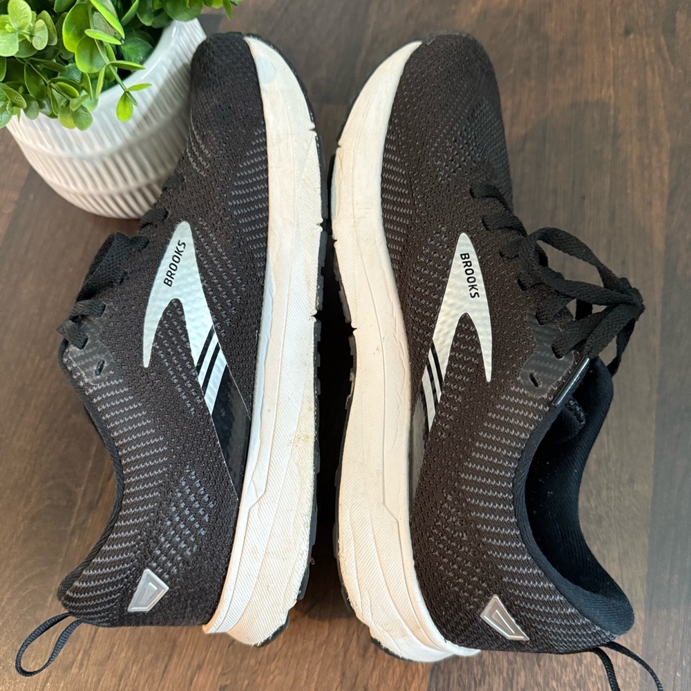 Brooks Sneakers - Picture 6 of 9